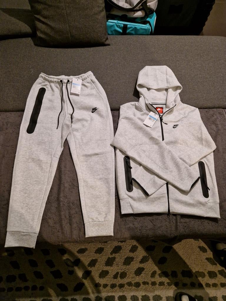 Nike tech toutes les couleurs, tailles, quantités disponible, Nike, Enlèvement, Blanc, Taille 42/44 (L)