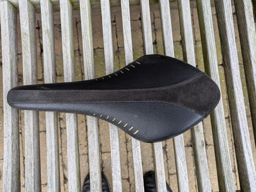 J'ai monté deux fois sur la selle Fizik Arione., Vélos & Vélomoteurs, Enlèvement, Comme neuf