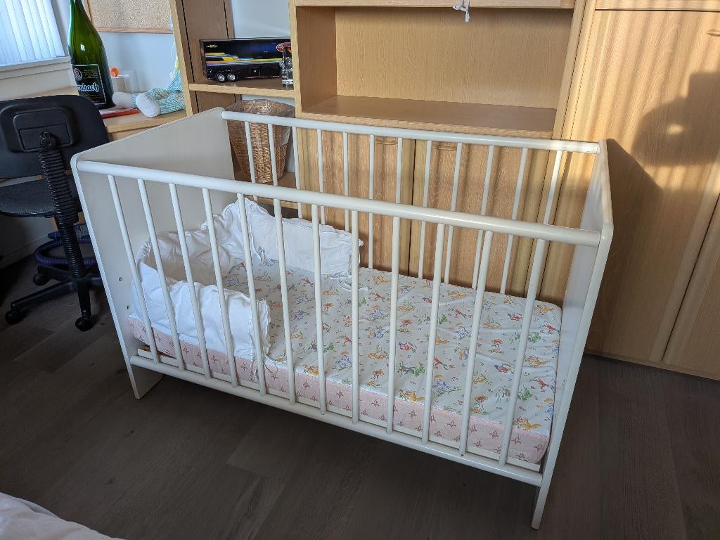 lit bébé avec matelas, Enlèvement, Utilisé, Lit