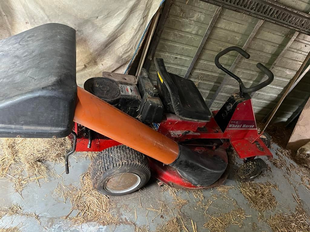 tondeuse autoportée de la marque Wheel Horse,, Enlèvement, Utilisé