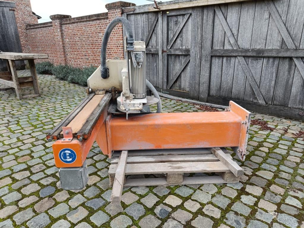 Afkortzaag Van Voorden met rollenbaan, Ophalen