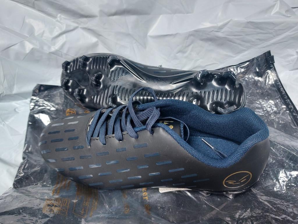 Chaussures de Football neuves 39, Enlèvement, Neuf, Chaussures