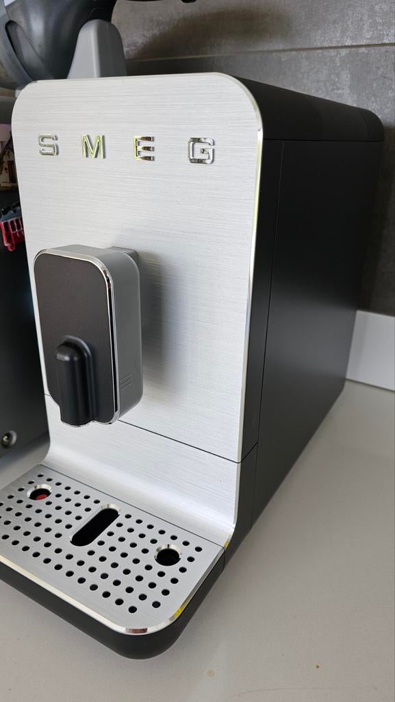 Smeg BCC11 black. Ongebruikt in doos, Elektronische apparatuur, Ophalen of Verzenden, Gemalen koffie