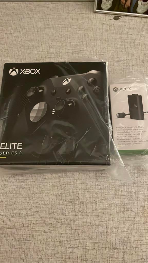Xbox Elite Series 2 Controller + rechargeable battery, Games en Spelcomputers, Spelcomputers | Xbox | Accessoires, Ophalen, Nieuw