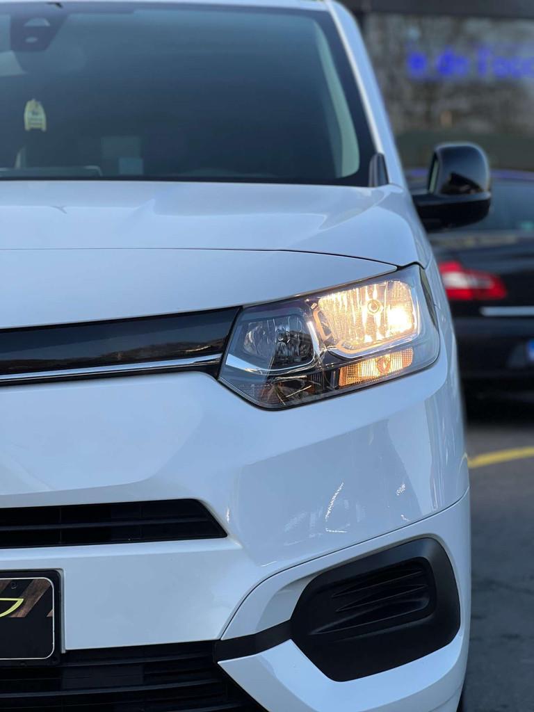 Toyota PROACE CITY Proace City1 .2i Family5PL*NAVI*Android*U, Auto's, Toyota, Voorwielaandrijving, Stof, Gebruikt, 1199 cc