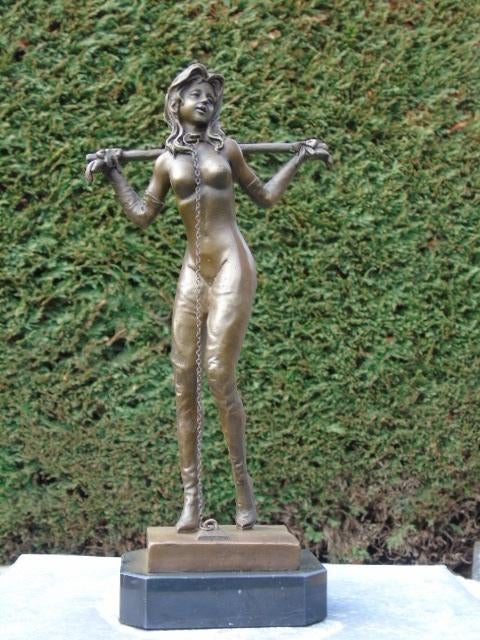 femme soumise attaché et enchaîné en bronze , S/M, Antiquités & Art, Enlèvement ou Envoi, Bronze