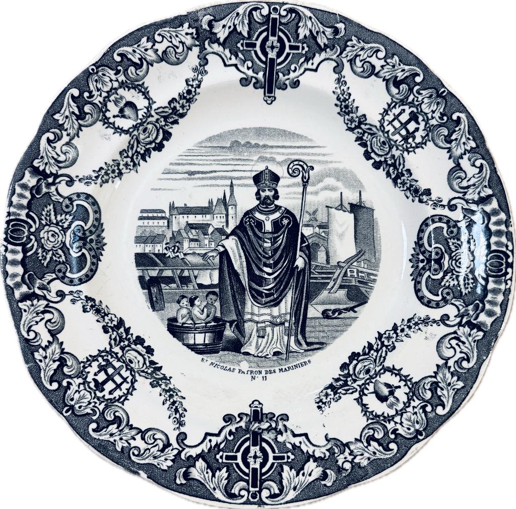 Rare assiette ancienne Gien " Saint Nicolas N11 " musée, Enlèvement ou Envoi