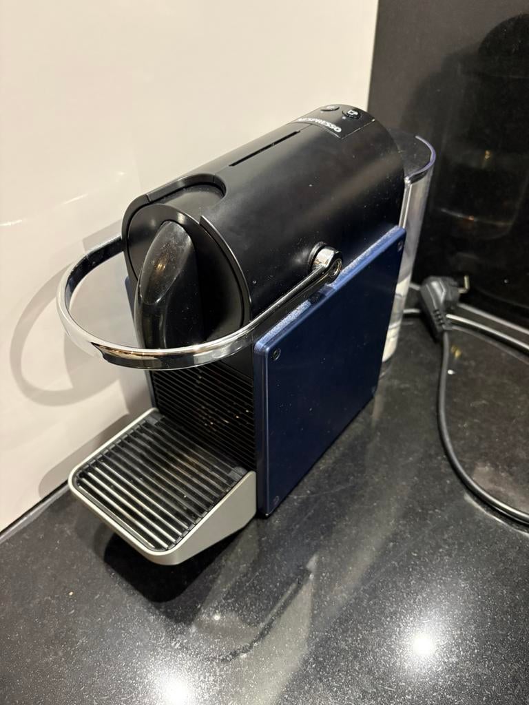 Nespresso Pixie - 1 jaar oud, Ophalen, Zo goed als nieuw, Koffiemachine