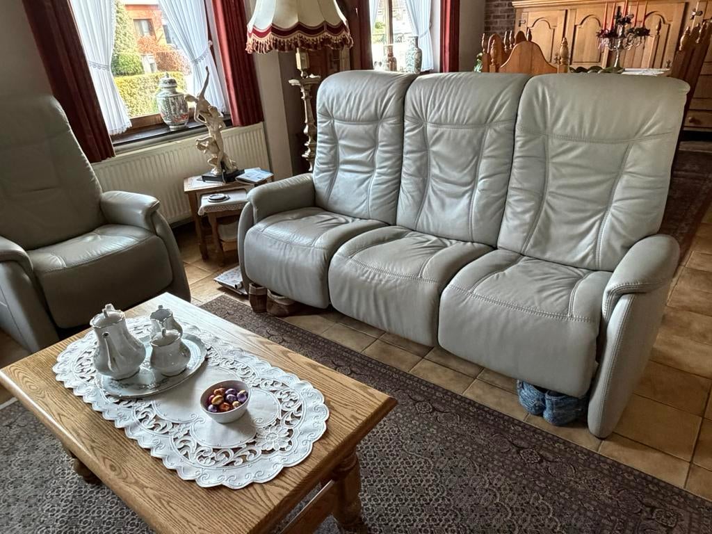 Lederen salon, Ophalen, Zo goed als nieuw