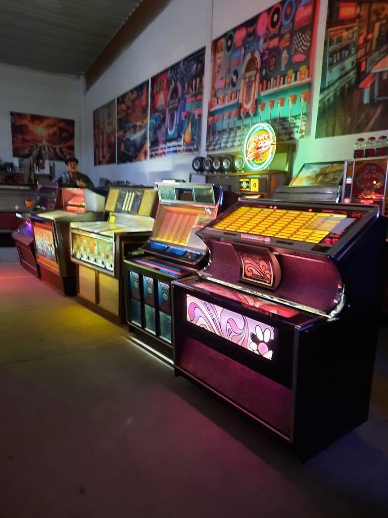 JUKEBOX AND MORE KIJKDAG, Collections, Machines | Jukebox, Enlèvement, Ami