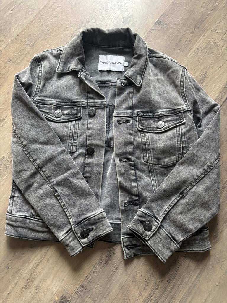 Veste en jean Calvin Klein 8 ans, Enlèvement, Comme neuf, Garçon, Manteau