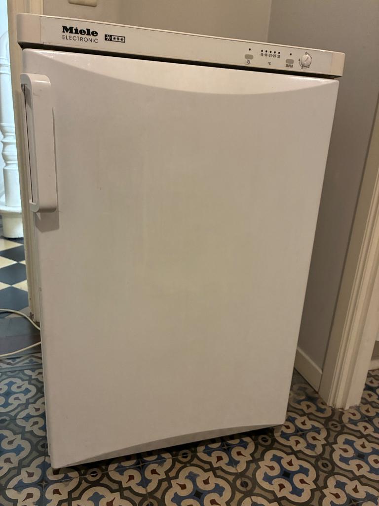 Miele F7139 S diepvriezer, Gebruikt, Minder dan 60 cm, Vrijstaand, Ophalen