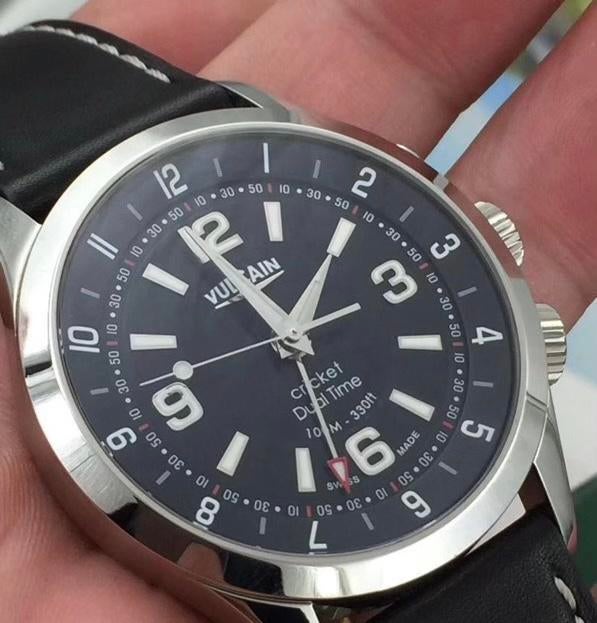 Vulcain Cricket Aviator Dual Time, ref. 100133.212, Bijoux, Sacs & Beauté, Enlèvement ou Envoi, Utilisé