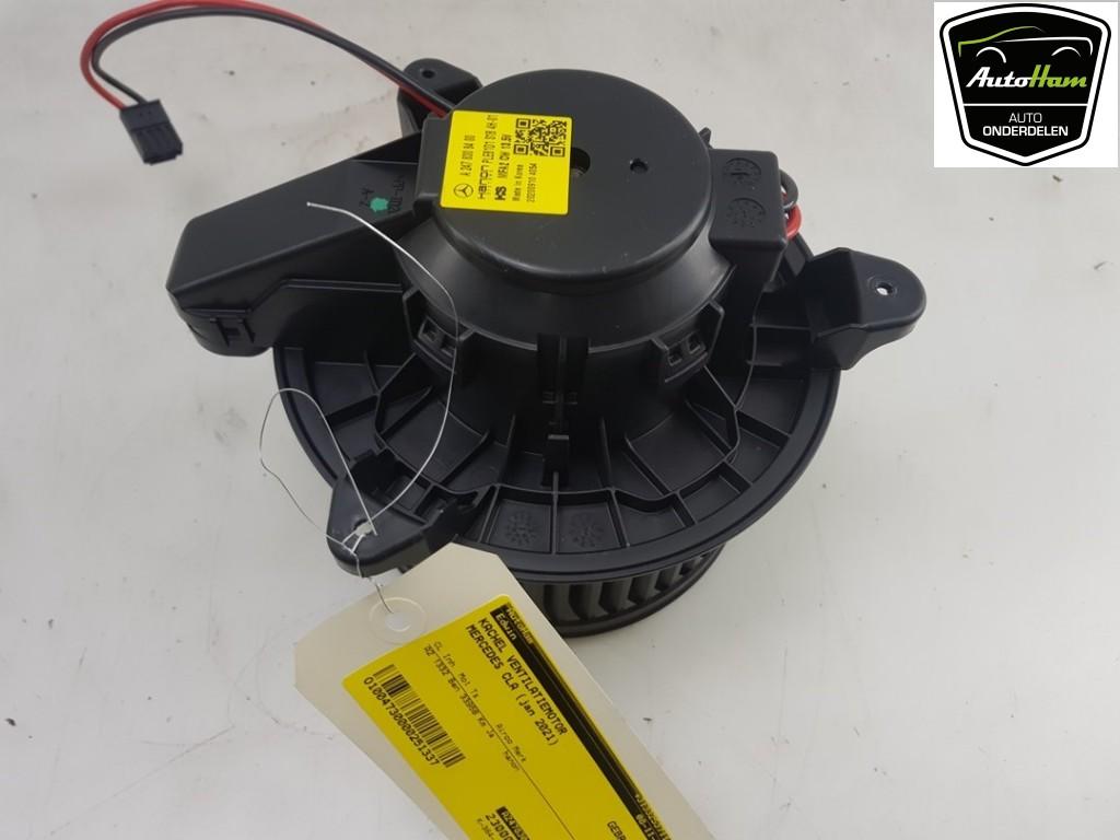 KACHEL VENTILATORMOTOR CLA Shooting Brake (118.6), Gebruikt, Mercedes-Benz