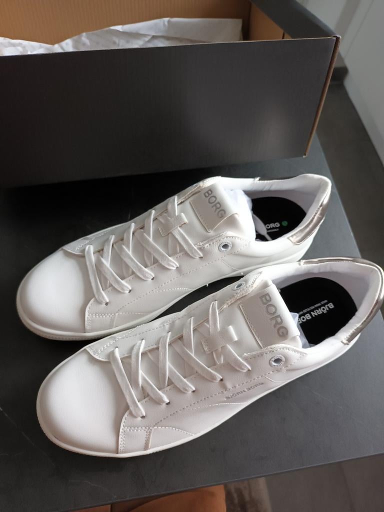 2 verschillende damessneakers, Ophalen, Sneakers