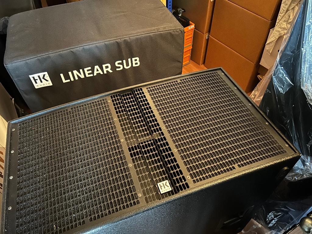 2x HK Audio LSUB - 4000A Actieve baskast + hoes + wielplaat, Audio, Tv en Foto, Luidsprekerboxen, Subwoofer, Zo goed als nieuw