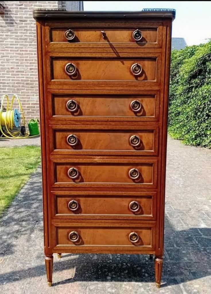 Semaine en acajou français ancien, Enlèvement