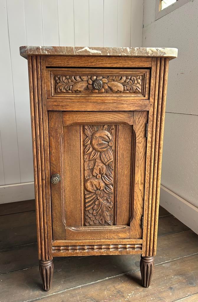 Degelijk kastje met bruin/rood marmer, Ophalen