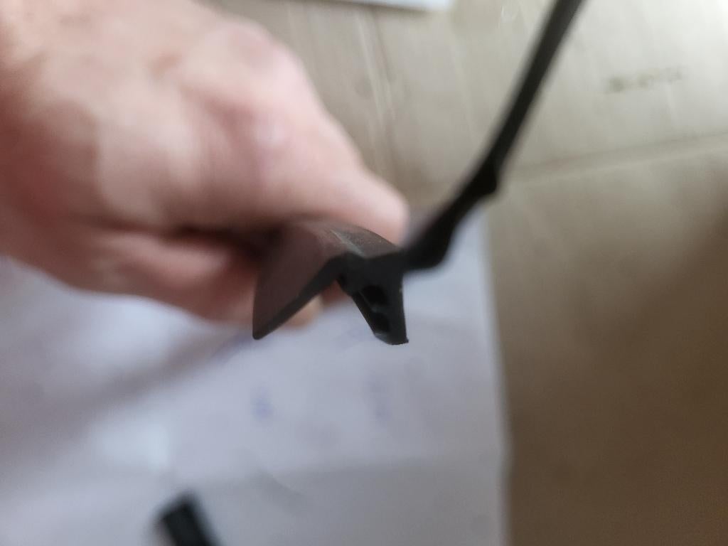 Joint pour châssis fenêtre  noir dessus ouvrant-Dormant, Bricolage & Construction, Châssis & Portes coulissantes, Enlèvement, Neuf