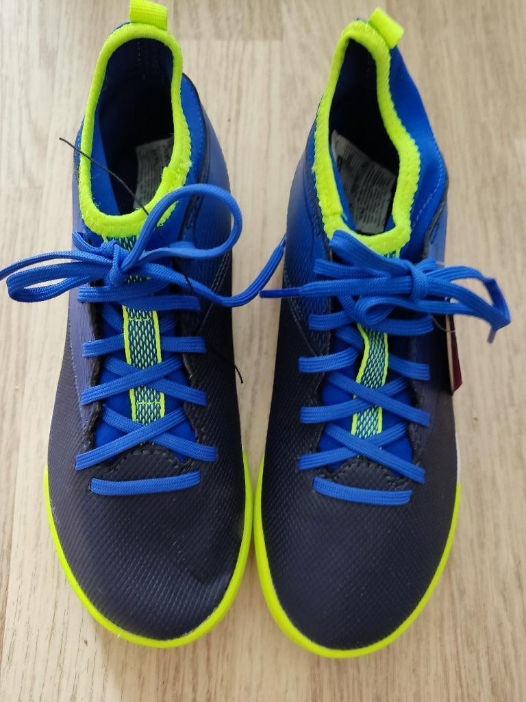 Voetbalschoenen - maat 32, Ophalen, Sportschoenen, Nieuw, Decathlon