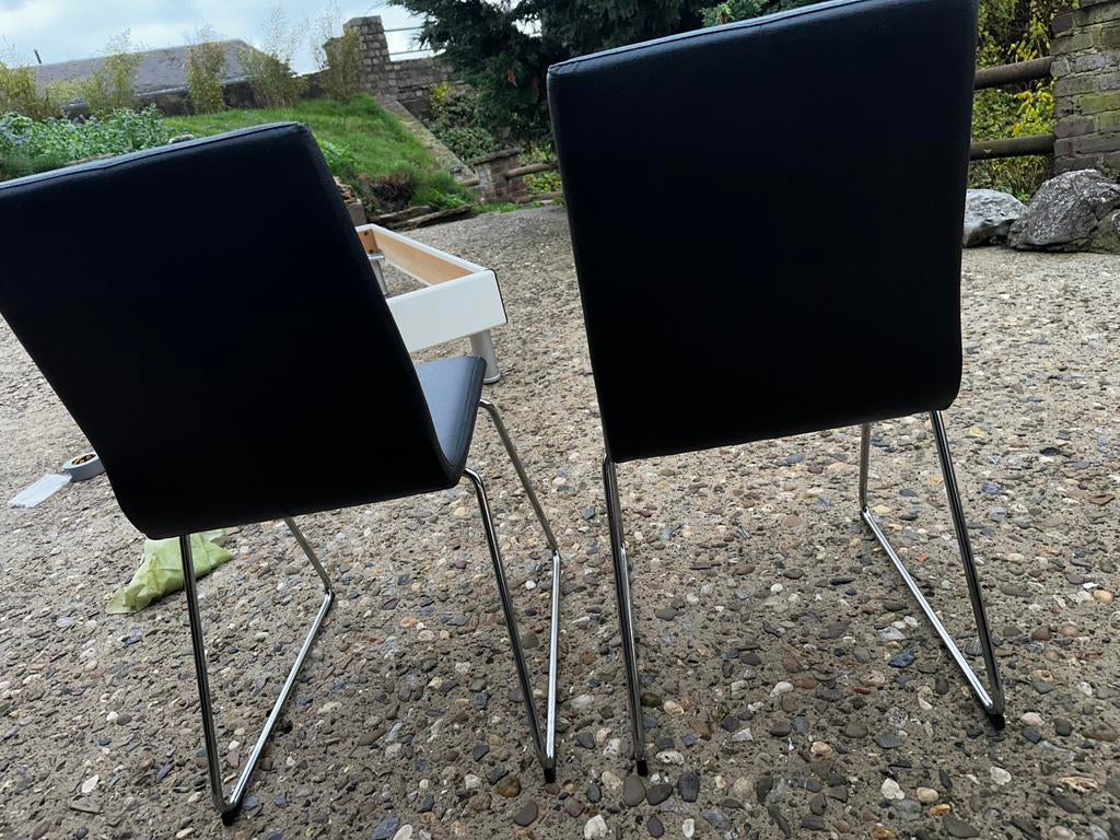 Deux chaises en similicuir noir, Maison & Meubles, Enlèvement, Comme neuf, Noir, Deux