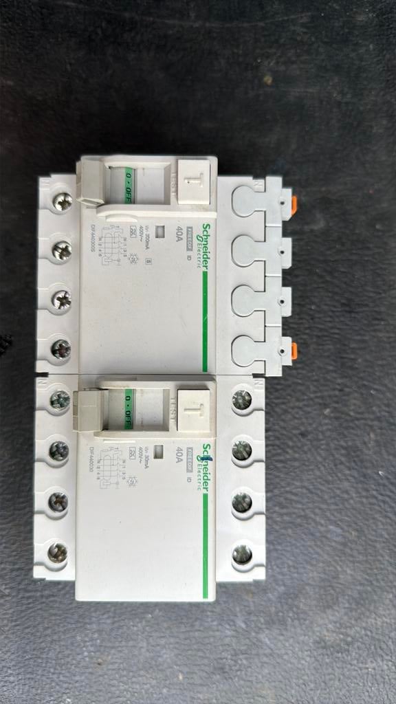 Differentieel 4p 40A  30mA en 300mA, Ophalen, Zo goed als nieuw