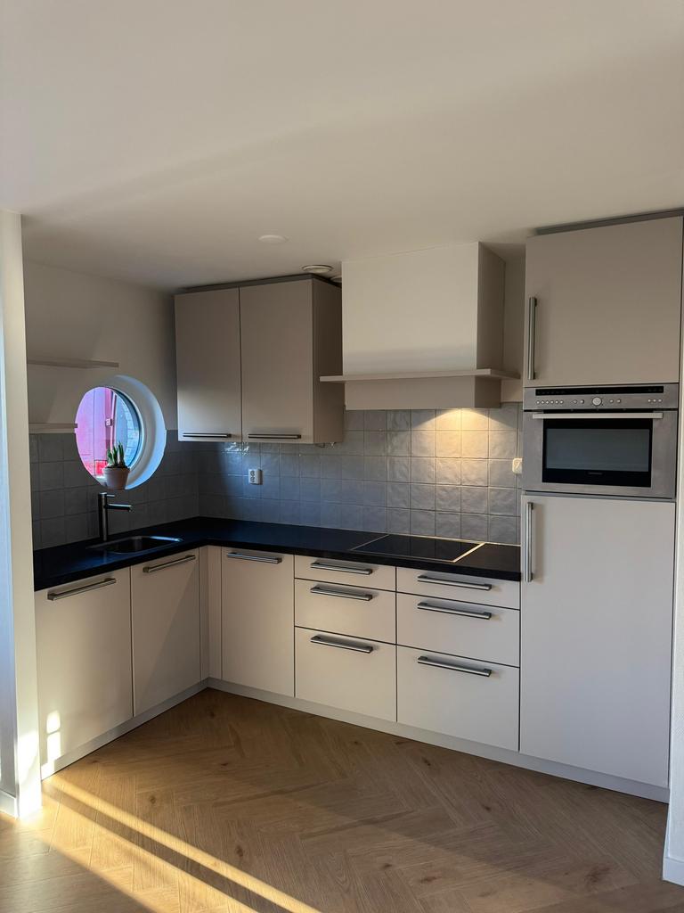 Cuisine d'angle soignée complète + équipement + DÉMONTÉE