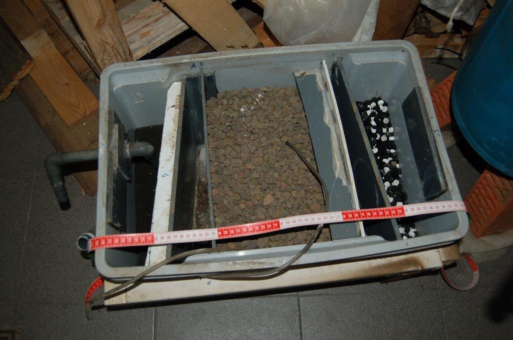 kleine biofilter 3kamers K1, lava korrels japanse mat filter, Ophalen, Zo goed als nieuw