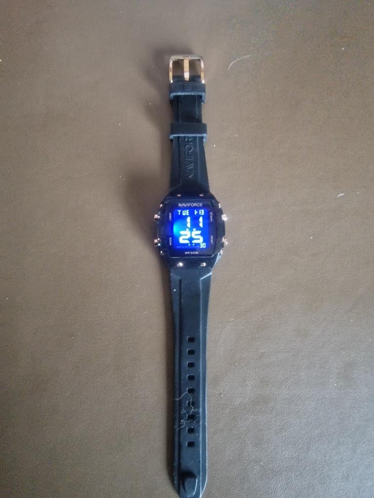 A vendre montre achetée il y a quelques semaines, Enlèvement ou Envoi