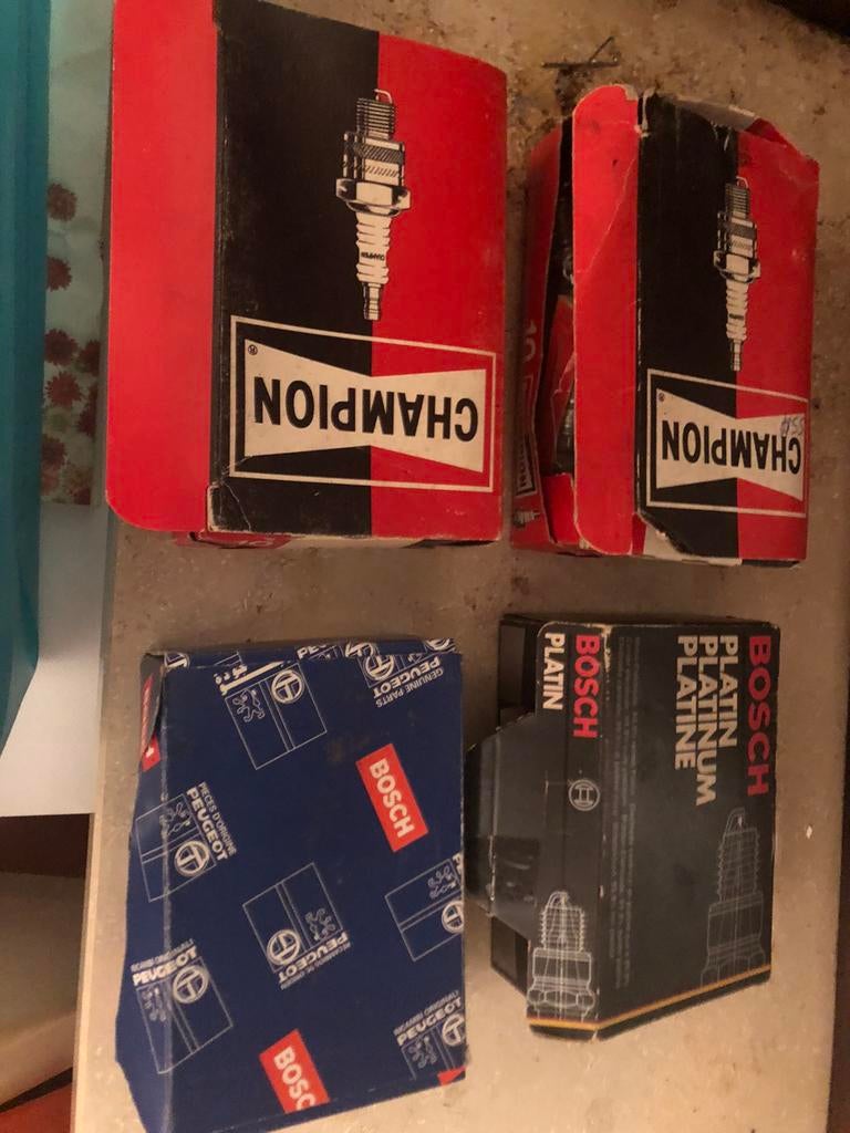 Lot nieuwe bougies: champion en Bosch platinum, Auto-onderdelen, Klein materiaal, Ophalen