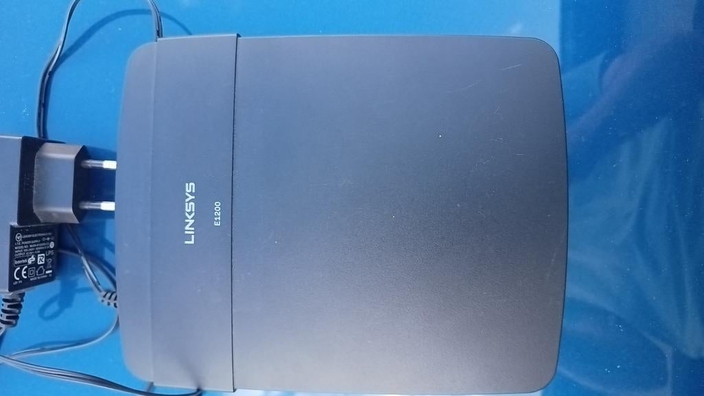 Linksys router werkt perfect e1200, Ophalen of Verzenden, Zo goed als nieuw, Router