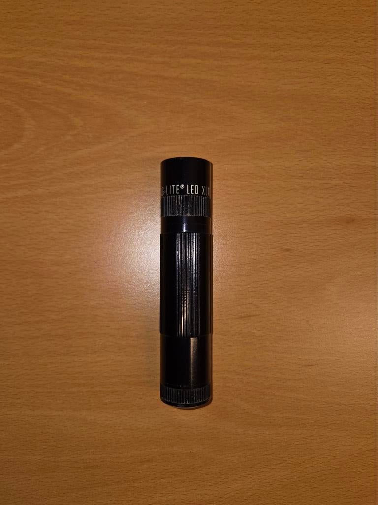 Lampe torche Maglite LED XL100 - Tactique & Compacte, Caravanes & Camping, Lampes de poche