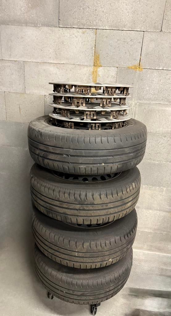 4 Pneus (usés) et jantes 15’ en tôle d’origine Vw Golf 6, Autos : Pièces & Accessoires, 15 pouces, Pneus et Jantes, Enlèvement ou Envoi