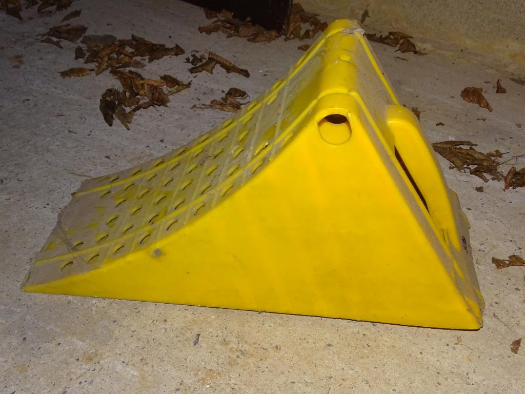 cale roue voiture ou camion ou remorque.., Autos : Pièces & Accessoires, Enlèvement