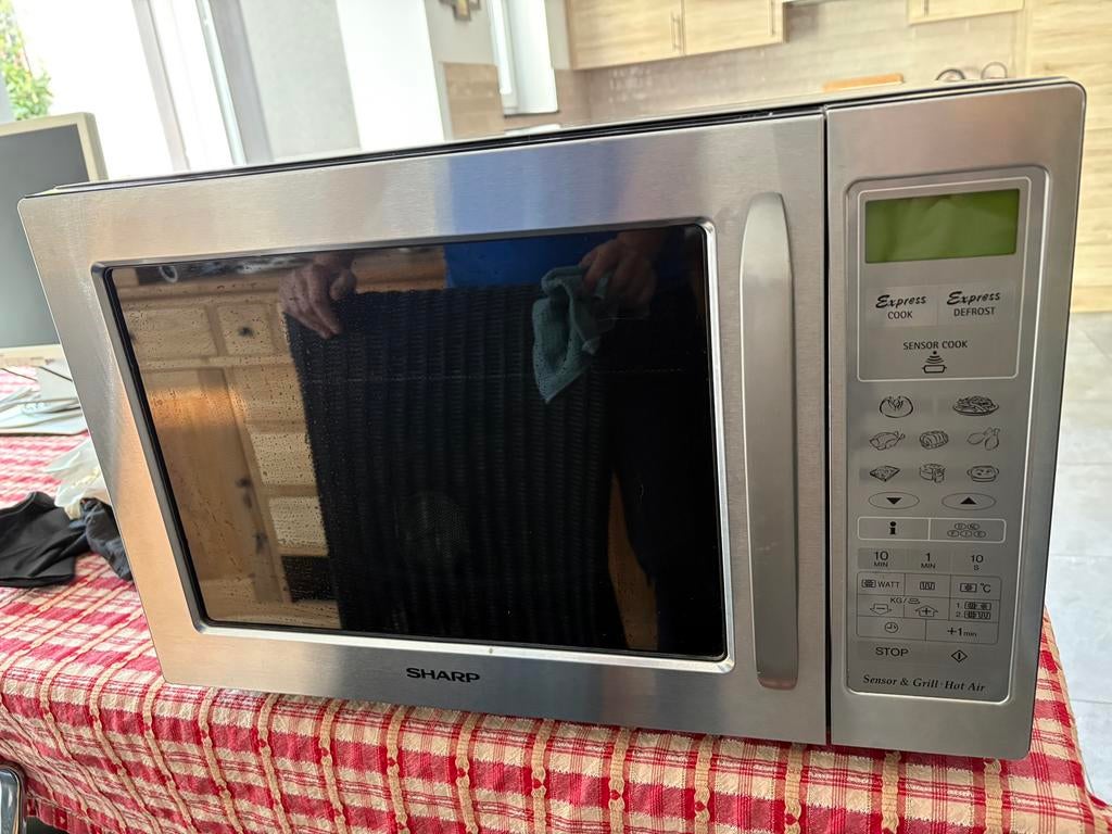 Sharp magnetron met grill- en ovenfuncties, Elektronische apparatuur, Microgolfovens, Ophalen, Zo goed als nieuw, Oven, Microgolfoven