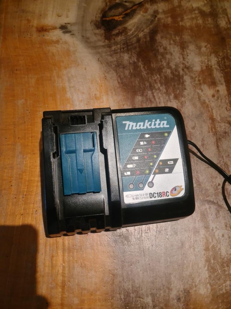 Chargeur de batterie Makita 18v neuf, Enlèvement ou Envoi