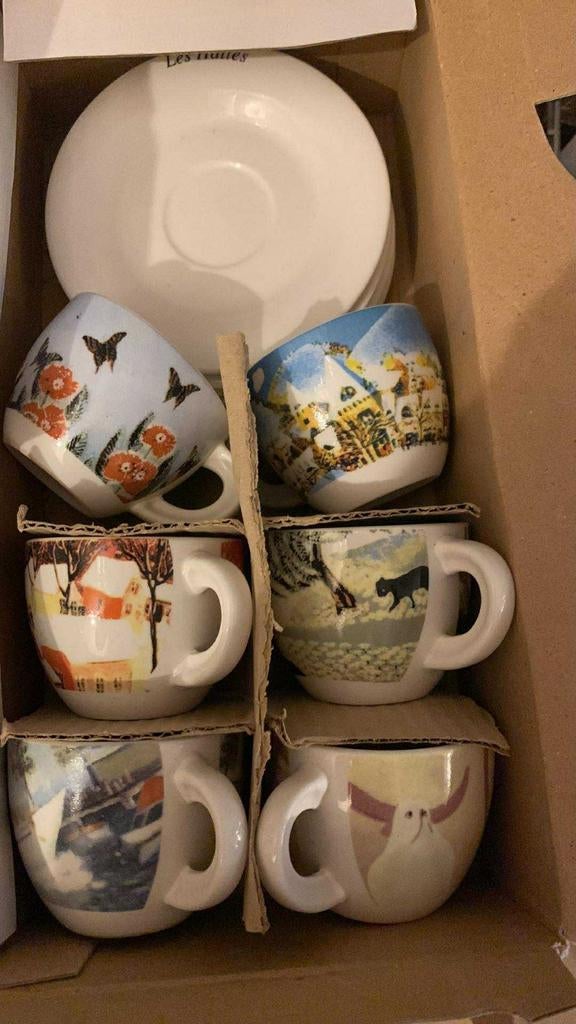 Koffie tasjes met bordjes, Huis en Inrichting, Keuken | Servies, Ophalen