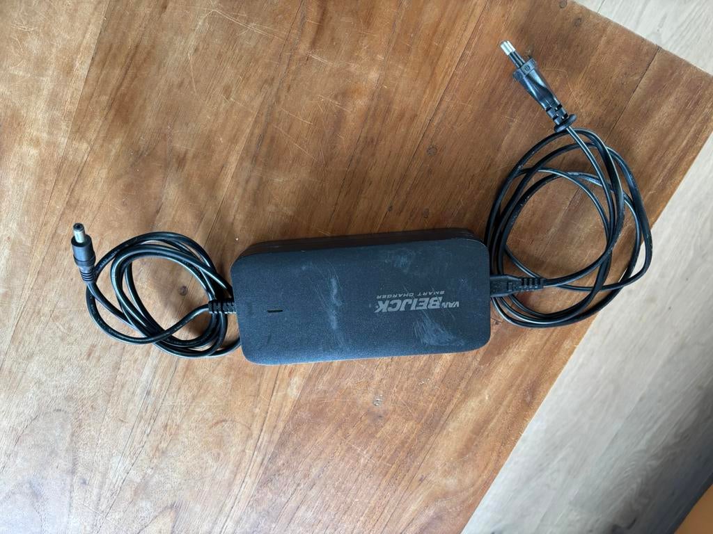 Chargeur Qwic en parfait état - performance 42V, Enlèvement, Comme neuf
