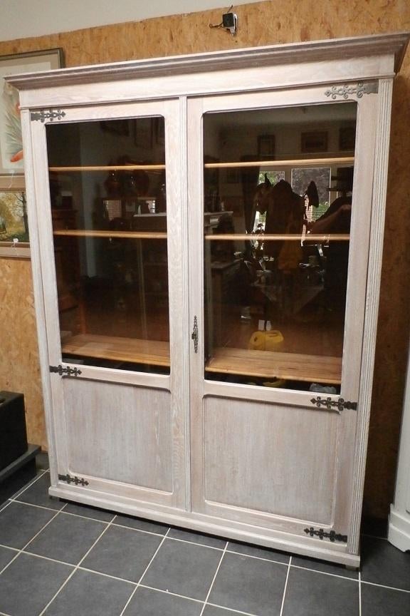 Grote 2-deurs schoolkast in eik "White wash"., Ophalen