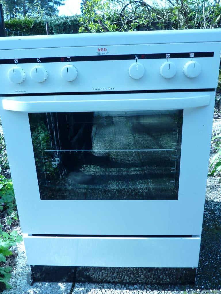 Fornuis met vitro-keramische kookplaat en hete lucht oven, Elektronische apparatuur, Ophalen, Oven, Hete lucht, Zo goed als nieuw