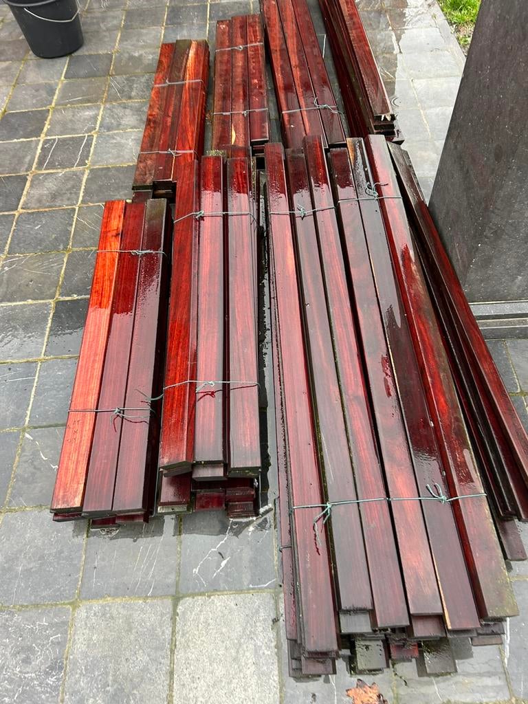 Lot trapeze Padoek latten  L 0.90 m tot 1.30 mheb nog  200 m, Ophalen, Zo goed als nieuw