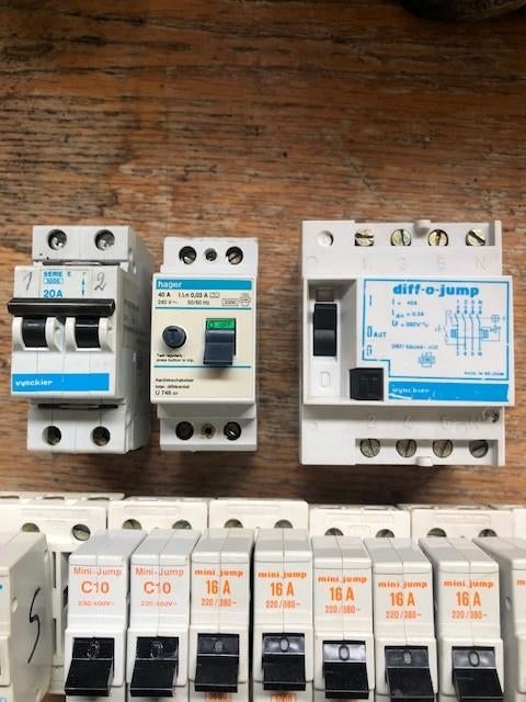 Fusibles de fuite à la terre, mini-saut et mini-fusible, Bricolage & Construction, Électricité & Câbles, Comme neuf, Autres types