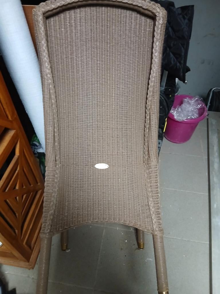 10 chaises Loom, Enlèvement