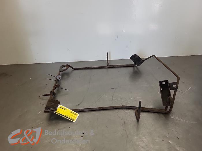 Ophangmechaniek reservewiel van een Opel Vivaro, Gebruikt, -, -, Opel