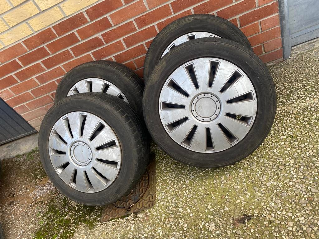 4 roues complètes avec pneus et enjoliveurs très bon état, Autos : Pièces & Accessoires, Pneus & Jantes, Enlèvement ou Envoi, 16 pouces