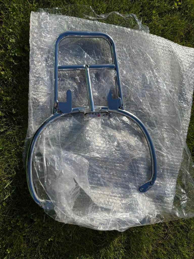 Achterdrager topkoffer chroom Vespa GTS/GTV origineel, Fietsen en Brommers, Brommeronderdelen | Snorfietsen, Nieuw, Vespa, Overige typen