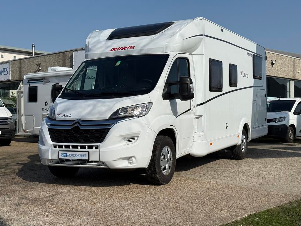DETHLEFFS JUST 90 -T7052 - TWIN BEDDEN - Slechts : 27.500KM*, Caravans en Kamperen, Bedrijf, Diesel, ABS, Elektrische opstap