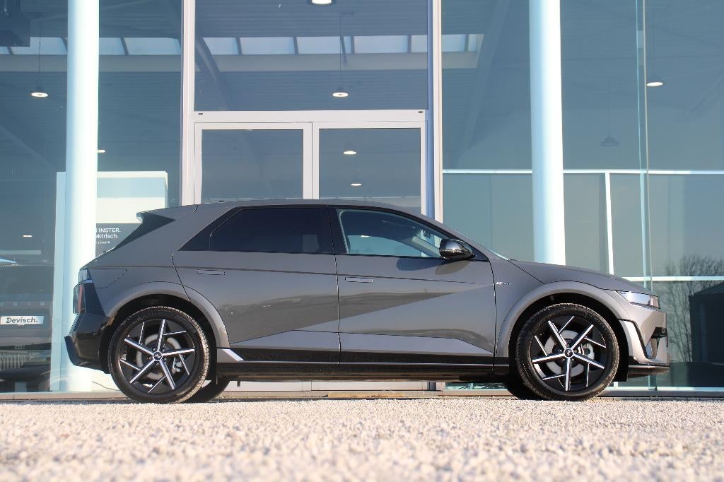 HYUNDAI IONIQ 5 CORE PLUS N-LINE 84 KWH - RWD *DEMO*500KM AR, Auto's, Hyundai, Zwart, IONIQ 5, Leder en Stof, Break