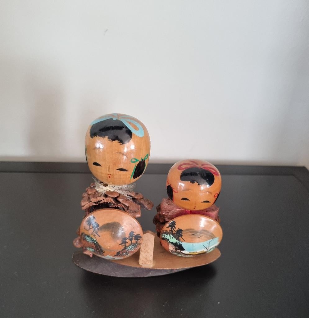 Joli couple de kokeshi Pinecone, Envoi