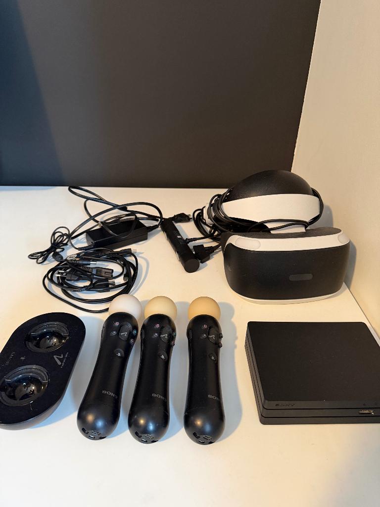 PlayStation VR set + 3 Move controllers + laadstation, Ophalen, Zo goed als nieuw, VR-bril, Sony PlayStation